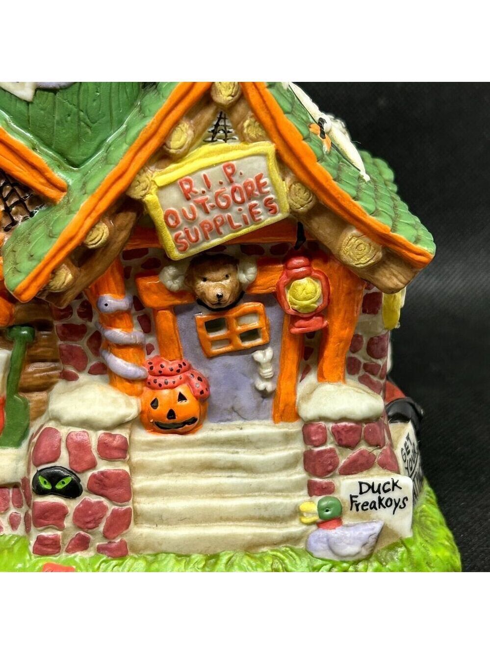 New in box Creepy Hollow "Camping Store" lighted figurine - Picture 4 of 10